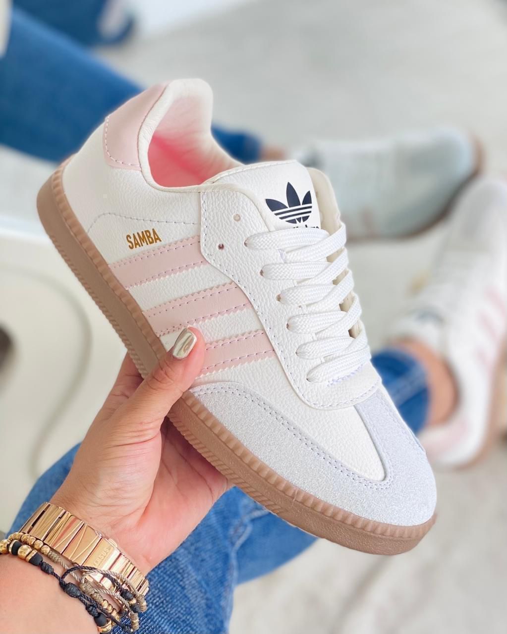 Tenis Adidas Samba Femenino - Clásico con Suela de Goma y Diseño Icónico